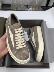 2026 Baskets de luxe haut de gamme pour hommes, en cuir véritable respirant, à semelle épaisse, à lacets, style urbain et skateboard - Product Image 1