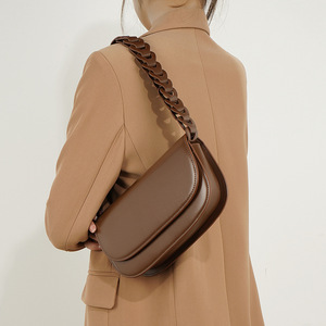 Sac à main élégant pour filles au design simple, en cuir souple, couleur unie, bandoulière sous le bras, fermeture à boucle, capacité de 2 à 2,9 L - Product Image 1