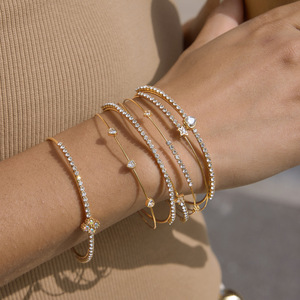 Brazalete Geométrico Abierto de Cristal para Mujer, Diseño de Estrella Dorada, Engaste de Canal, Joyería para Uso Diario - Product Image 2