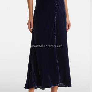 <span class=keywords><strong>Robe</strong></span> longue de luxe décontractée en velours uni à <span class=keywords><strong>col</strong></span> en <span class=keywords><strong>V</strong></span> et <span class=keywords><strong>manches</strong></span> <span class=keywords><strong>courtes</strong></span>, garnie de dentelle, à simple boutonnage pour femme – Vente en gros OEM/ODM directe usine - Product Image 4