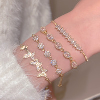 Pétale en alliage de zinc plaqué or 18 carats bracelet à la mode pour les femmes rouge cinq petites fleurs étoile à cinq branches tirer ouvert en gros