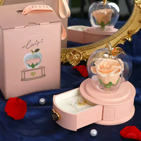 Boîte à bijoux en forme de pomme de Noël avec rose éternelle sous cloche en acrylique et collier avec anneau, boîte à savon/fleur éternelle
