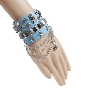 Bracelet en cuir punk clouté avec chaîne et crâne, ajustable, style gothique rock, bijoux unisexe tendance pour hommes et femmes - Product Image 3