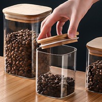 Bocaux de conservation alimentaire carrés modernes en verre avec couvercles en bambou, hermétiques et recyclables pour la cuisine et les réceptions, préservation de la fraîcheur