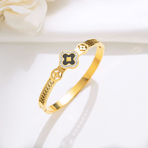 Bracelets sans ternissement Van Cleef & Arpels Trèfle à quatre feuilles en or 18 carats véritable pour femme - Product Image 4