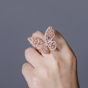 Nuovo Anello Semplice e Lussuoso con Farfalla in Strass, Placcato Oro Vintage, Regolabile, per Donne, Gioielli alla Moda, Regali di Nozze - Product Image 1