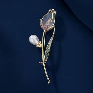Broches tendance personnalisées en alliage plaqué or avec zircon et perle, style tulipe, pour femmes, cadeau de luxe coréen pour mariage, fiançailles, fête - Product Image 3