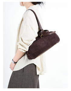 Le sac Boston pour femme le plus vendu, un sac bandoulière en cuir mat véritable, un portefeuille rétro de style bowling, tendance pour l'automne et l'hiver - Product Image 6