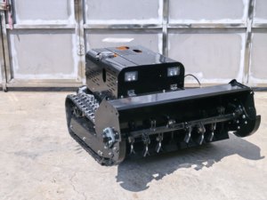 Débroussailleuse à chenilles diesel 25KW télécommandée, robuste, pour fermes, vergers et remise en état des terres - Product Image 4