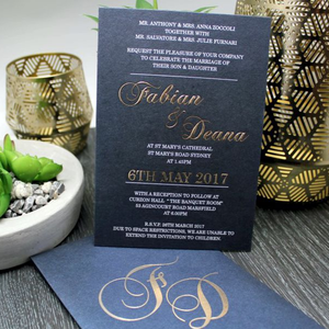 การ์ดเชิญงาน<span class=keywords><strong>แต่งงาน</strong></span>ปกแข็งแบบมีลายอักษรย่อส่วนตัว ดีไซน์หรูหรา พร้อมซองใส่ งานฝีมือประณีต ของที่ระลึกงานเลี้ยงฉลองมงคลสมรส - Product Image 1