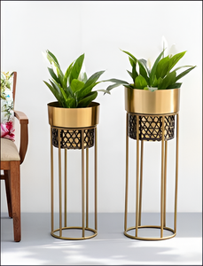 Juego de Soportes Modernos para Macetas de Interior en Metal Dorado con Diseño de Rejilla Decorativa para Sala de Estar, Balcón, Dormitorio y Oficina - Product Image 1