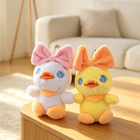 Porte-clés en peluche canard à nœud papillon, petit canard jaune et blanc en peluche, pendentif pour sac, cadeau d'anniversaire pour enfants, jouet en peluche en gros