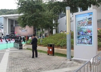 Quiosco con pantalla táctil para publicidad al aire libre, 2022