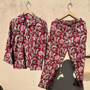 Conjunto de Pijama de Algodón Orgánico Indio, Estampado Floral a Mano, Manga Larga, Botones, Ultra Suave, Transpirable, Unisex - Product Image 1