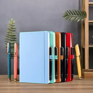 Pagine personalizzabili A5 diario rilegante per cucire Business Note Book con penna diario in pelle rigida per il regalo