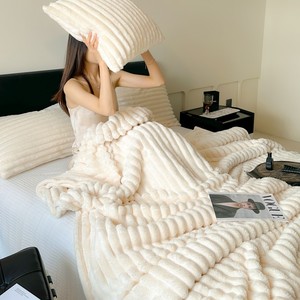 <span class=keywords><strong>Couverture</strong></span> de lit en <span class=keywords><strong>fausse</strong></span> <span class=keywords><strong>fourrure</strong></span> de lapin de luxe personnalisée, <span class=keywords><strong>couverture</strong></span> polaire en flanelle unie chaude et confortable, jeté de lit double pour l'hiver, vente en gros - Product Image 6