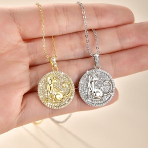 Collier Pendentif Exquis en Cuivre Plaqué Or 14 carats avec Zircon et Motif Chien pour Femme - Product Image 6