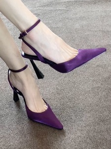 <span class=keywords><strong>Sandalias</strong></span> de tacón bajo con punta y tiras al por mayor |   Tacones elegantes con correa de tobillo y pedrería metálica satinada para <span class=keywords><strong>mujer</strong></span>, ideales para fiestas nocturnas. - Product Image 4