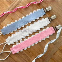 Bavoirs pour bébé personnalisés faits main en polyester imprimé à ruban festonné, attaches-sucettes festonnées avec garniture pour cadeaux de naissance