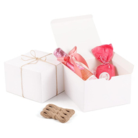 Boîte d'emballage pour cadeaux de fête de Noël, en papier blanc de qualité supérieure, de forme carrée, facile à assembler, design personnalisé, portable, réutilisable, vente en gros