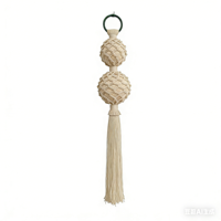 Suspension de plafond en macramé pour mariage en extérieur avec fleurs artificielles et pompons bordeaux, style lustre, pour toile de fond de réception en tente