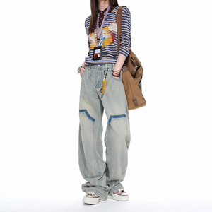 Pantalon droit délavé effet vieilli avec patchs de la marque American Trendy, versions homme et femme en denim bleu clair - Product Image 4