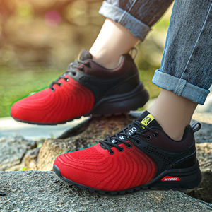 Chaussures de course respirantes en maille noire pour hommes, semelle en caoutchouc antidérapante et résistante à l'usure, baskets décontractées pour la marche en plein air - Product Image 2