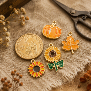 Portachiavi Personalizzato in Lega di Zinco con Smalto Morbido a Tema Autunnale e del Ringraziamento: Tacchino, Zucca, Foglia d'Acero, Scoiattolo - Ornamento Festivo Autunnale - Product Image 3