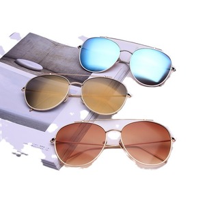 Gafas de Sol de Aviador Estilo Coreano Qianai, Unisex, Montura Dorada, Lentes Plateadas, 100% Protección UV, Protección Solar para Conducir y Salidas - Product Image 5