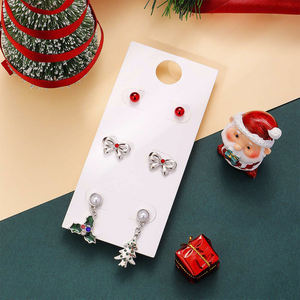 Pendientes <span class=keywords><strong>de</strong></span> tuerca <span class=keywords><strong>de</strong></span> Navidad chapados en oro Jolly Trendy, colgante <span class=keywords><strong>de</strong></span> acebo <span class=keywords><strong>de</strong></span> cuentas rojas para mujeres jóvenes <span class=keywords><strong>con</strong></span> elementos chapados en plata y diamantes - Product Image 5