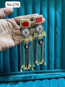 Pendientes Étnicos Premium Kundan Adornados con Piedras de Rubí Doble y Cadenas Decorativas Colgantes, Joyería Tradicional de Moda India - Product Image 2