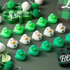 Mini canards en caoutchouc de 1,6 pouce pour la Saint-Patrick, décoration de fête irlandaise, jouet de bain couineur Shamrock pour les fêtes - Product Image 2
