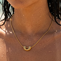 Colliers pendentifs en acier inoxydable en forme de U, lisses et solides, plaqués or 18 carats, chaîne en os de serpent, cadeau pour femme, bijoux minimalistes