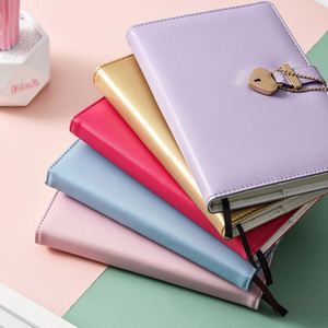 สมุดบันทึกไดอารี่รูปหัวใจพร้อมกุญแจล็อค ปกหนัง PU ขนาด A5 แบบพิมพ์ลาย - Product Image 1