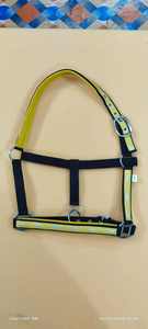 Cabestro de nailon resistente para caballos, construido para fuerza y comodidad, adecuado para el entrenamiento y cuidado ecuestre diario - Product Image 3