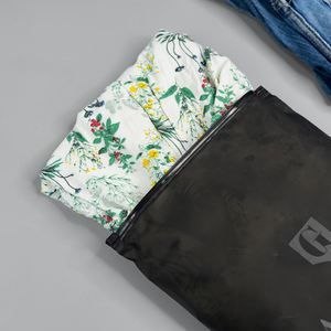 Sacs en plastique translucides noirs à fermeture éclair pour vêtements, sous-vêtements et chaussettes, avec logo personnalisé - Product Image 6