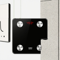 Balance connectée personnalisée en verre trempé / Wi-Fi, capacité 180 kg, alimentation par piles, écran LCD, garantie 1 an, compteur de calories