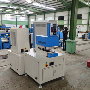 Machine automatique CNC horizontale pour le <span class=keywords><strong>nettoyage</strong></span> et le soudage des coins des cadres <span class=keywords><strong>PVC</strong></span>/UPVC, ligne de production de fenêtres et de portes - Product Image 3