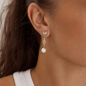 Pendientes colgantes chapados en oro con perlas y circonitas, joyería clásica para fiestas para mujer - Product Image 1