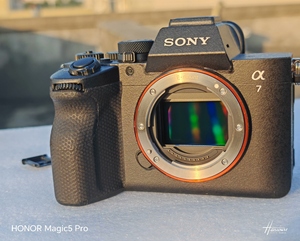 Cámara Sony A7M5 de Alta Gama, 33MP, Grabación de Video 4k, Usada - Product Image 1