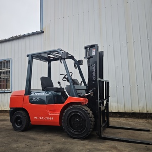 Chariot élévateur diesel Toyota 3.5T d'occasion, bonnes performances pour la manutention logistique, poids 4700 kg, machine incluse pour rapport. - Product Image 3