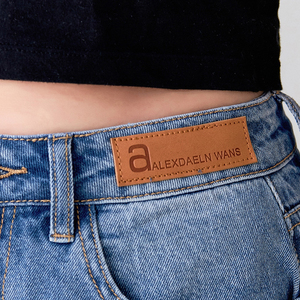 <span class=keywords><strong>Etichette</strong></span> in Pelle PU Personalizzate con Adesivo, Logo in Rilievo, Facili da Applicare su Abbigliamento, Borse, Cappelli e Progetti Fai-da-Te - Product Image 2
