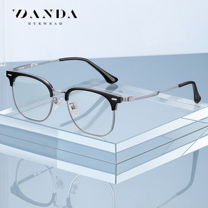 Gafas Danda Eyewear Cuadradas con Montura Completa de Titanio ST6205, Anti Luz Azul, Unisex, Monturas Ligeras - Product Image 1