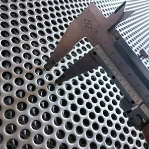 แผ่นโลหะสังกะสีอัลลอยด์สีดำเจาะรูขนาด2มม. 3มม. ขนาด5มม. 0.8มม. - Product Image 2