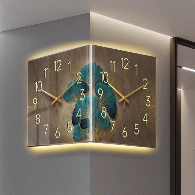 The Double-sided Acrylic Corner Wall Clock with the Pattern of Ginkgo Leaves Which Runs Silently Is Suitable for the Living Room