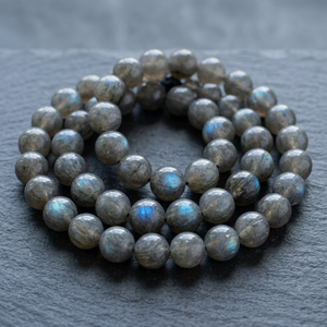 Cuentas Redondas de Labradorita Negra, Cuentas de Piedras Preciosas con Fuego Azul, Venta al por Mayor del Vendedor Indio Sejal Creation - Product Image 2