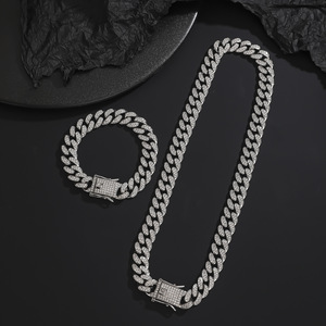 Collier en acier inoxydable plaqué or 18 carats pour homme Chaîne cubaine à maillons en zircon Bijoux hypoallergéniques anti-ternissement Chrétiens géométriques - Product Image 5