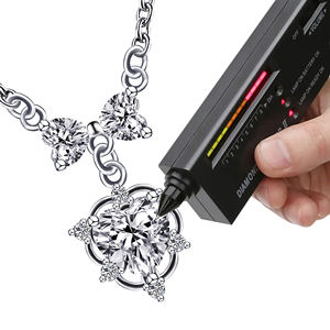 Collar con colgante de moissanita Tianyu en forma de corazón con diseño de lazo, una pieza elegante y brillante de joyería exquisita para mujer. - Product Image 2