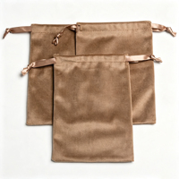 Sac en velours personnalisé, vente en gros, fabricant OEM ODM, pochette en velours doux avec cordon doré pour emballage de bijoux et cadeaux