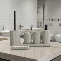 Ensemble d'accessoires de salle de bain en résine au design élégant et moderne avec distributeur de savon